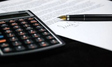 监管严查财务造假：“追首恶”“打帮凶”