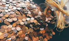 市场波动背后的原因是什么？这些原因如何影响贵金属投资金条价值？