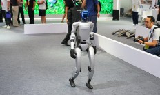 2025年，人形机器人行业将迎来“百机大战”