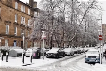 英国大降雪 多个机场跑道暂时关闭